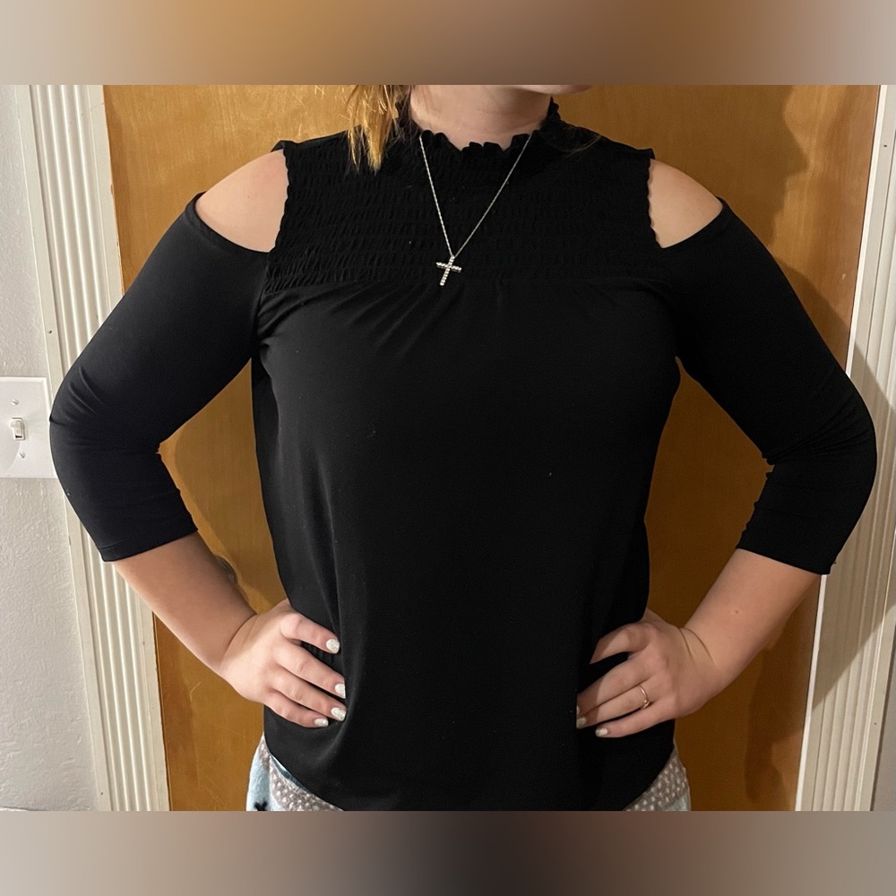 Brand:Adrianna Papell 
Size:Small 
Color:Black
